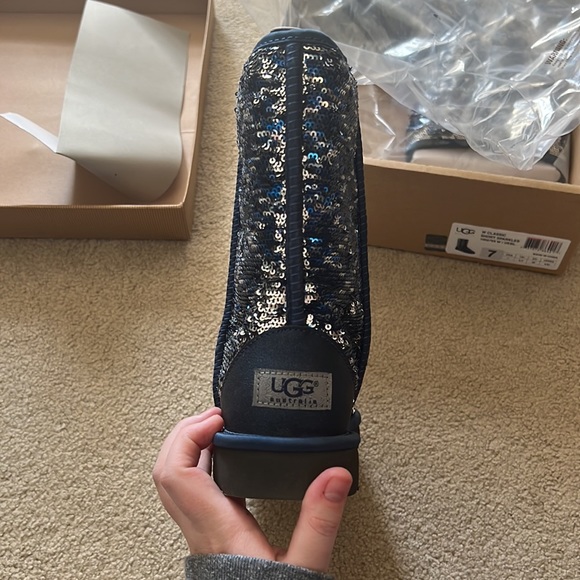 UGG classic short boots, sparkle blue, size 7, original box and packaging! - Picture 7 of 9